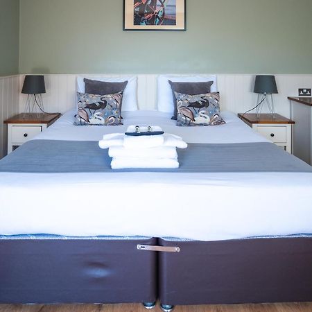 The Oyster Smack Hotel Burnham-on-Crouch Екстериор снимка