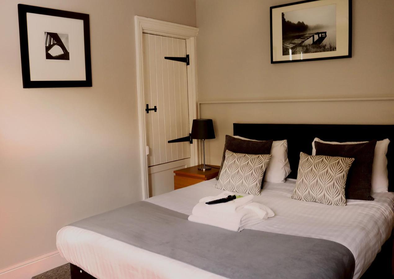 The Oyster Smack Hotel Burnham-on-Crouch Екстериор снимка