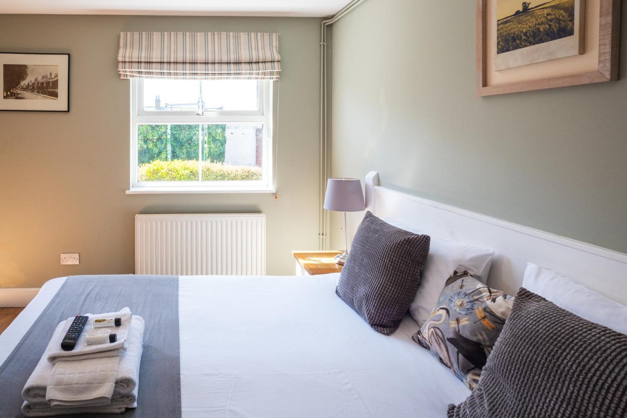 The Oyster Smack Hotel Burnham-on-Crouch Екстериор снимка