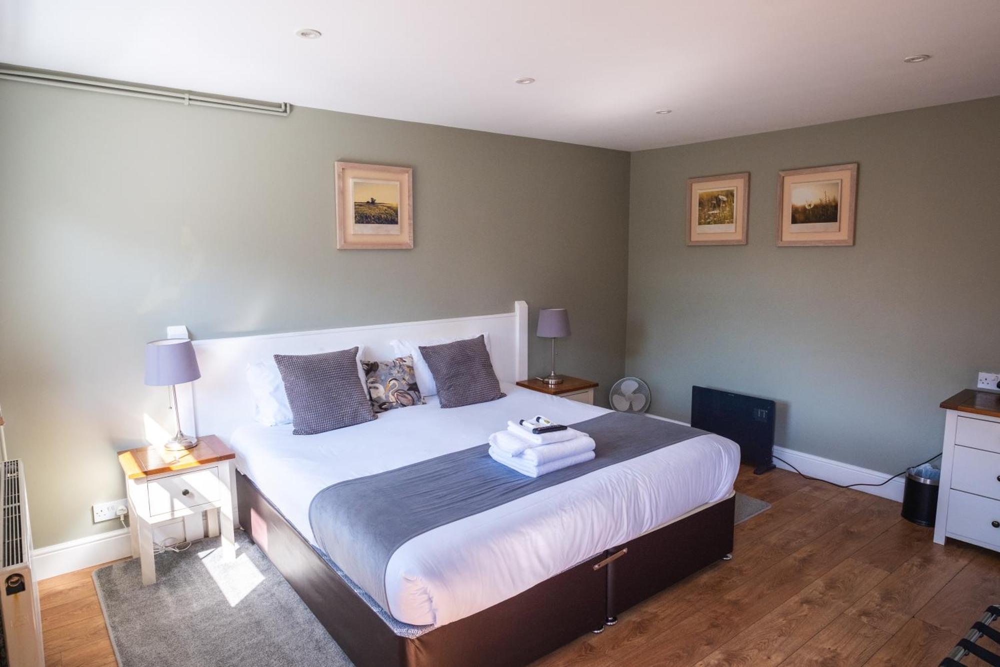 The Oyster Smack Hotel Burnham-on-Crouch Екстериор снимка