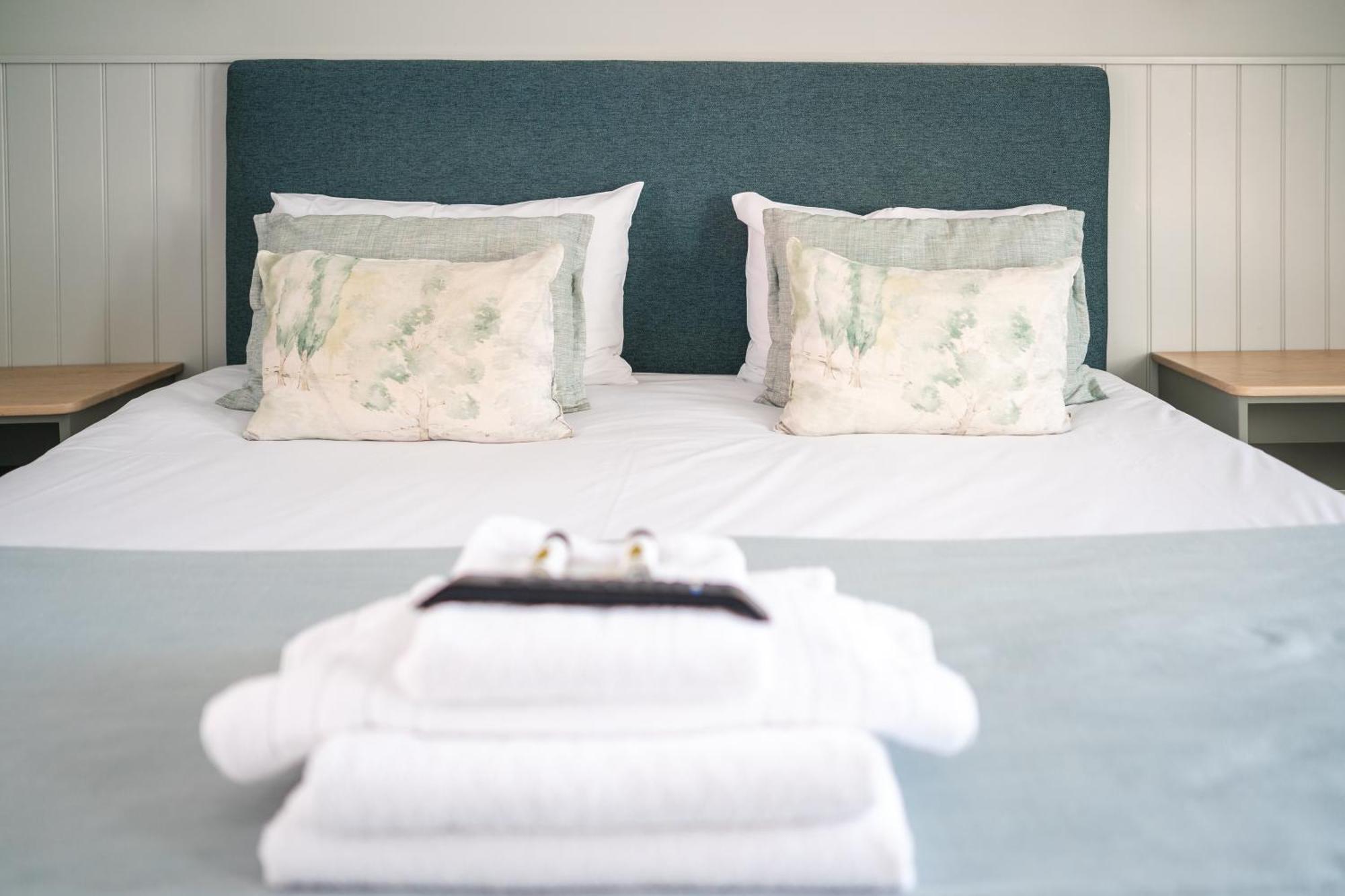 The Oyster Smack Hotel Burnham-on-Crouch Екстериор снимка
