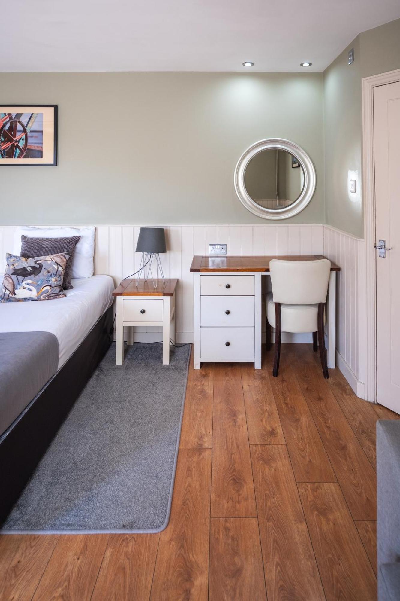 The Oyster Smack Hotel Burnham-on-Crouch Екстериор снимка